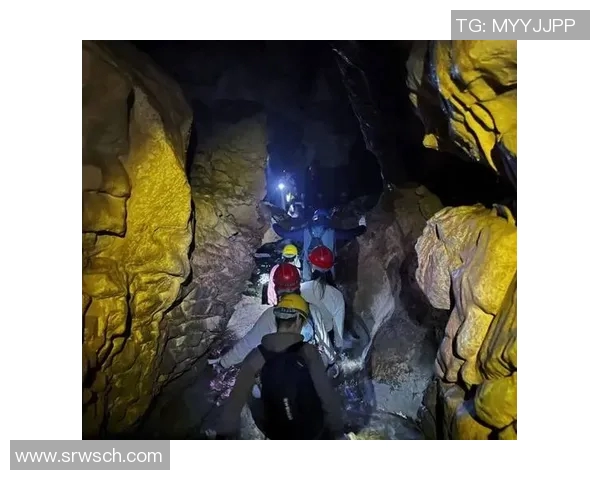 重庆攀岩队的阵地战揭秘:探索攀岩深度与团队精神的完美结合